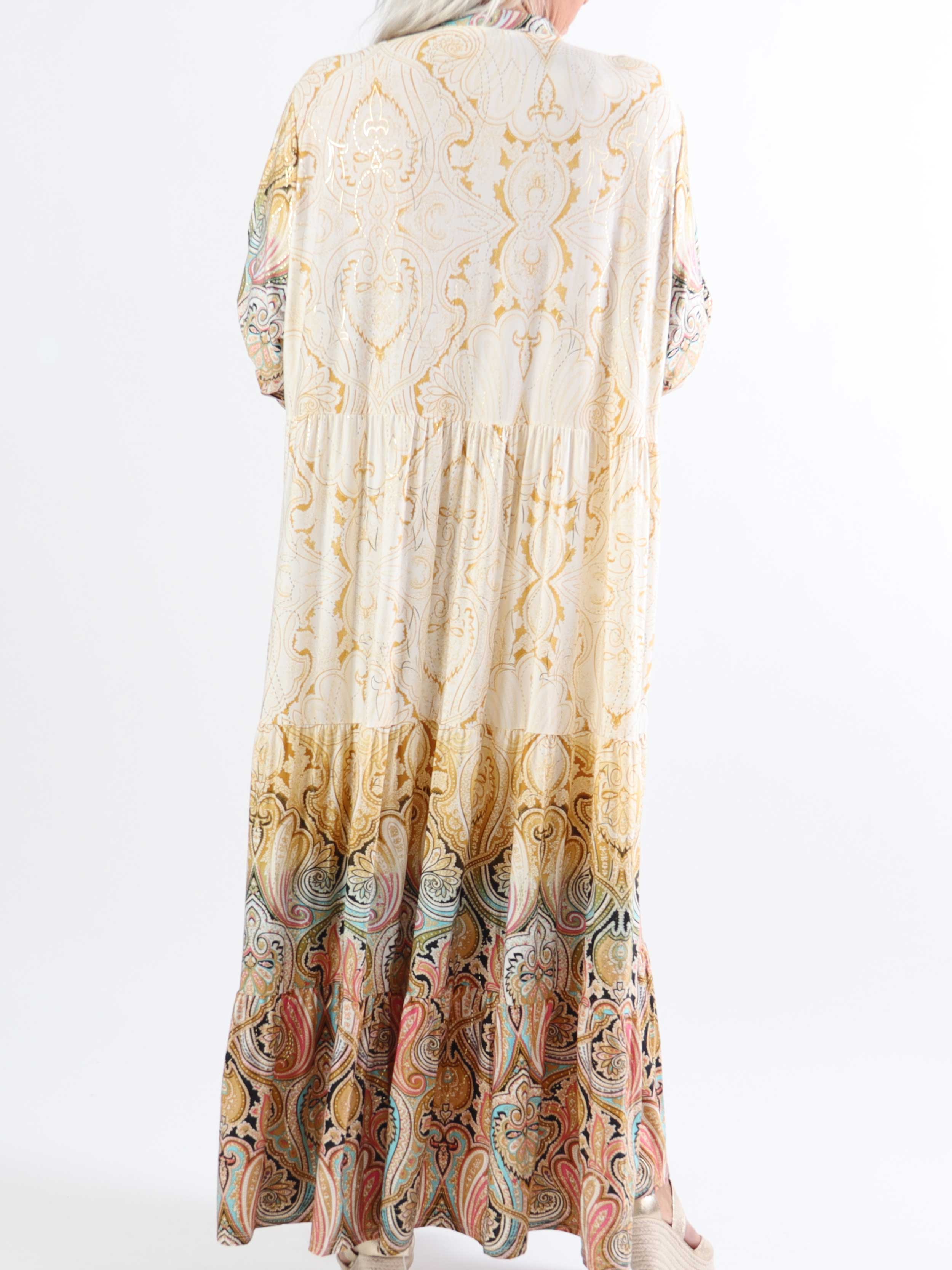 Milano Tamaria - Lang plus size kjole med fint print i lag på lag look